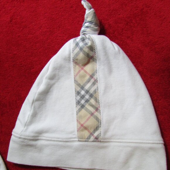Burberry Infant Cap & Scarf / Bib Set - Newborn Baby - Picture 3 of 11
